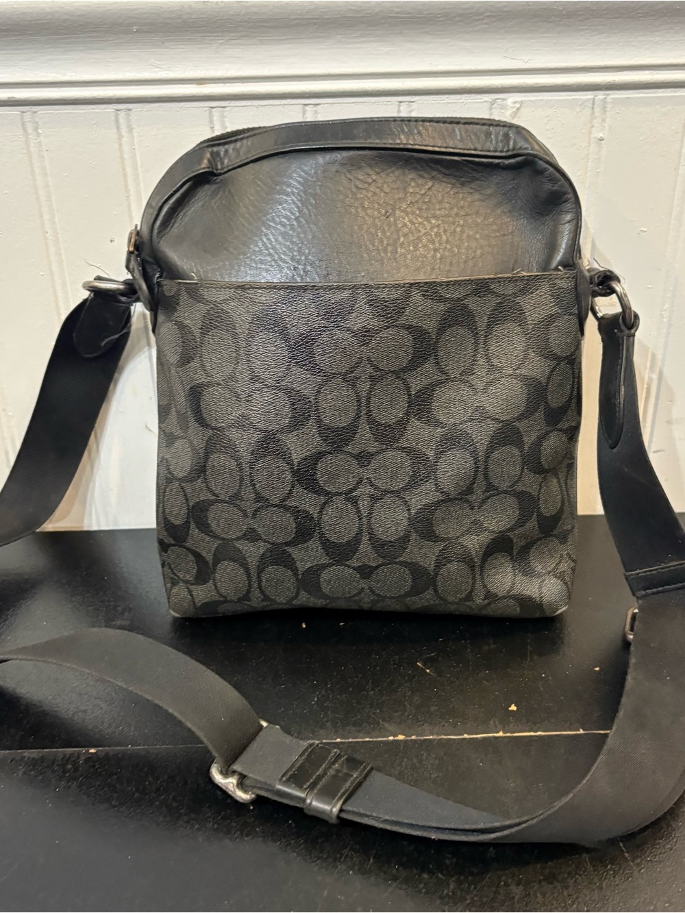 Coach Men's Signature
Houston Flightbag Shoulder
Bag/Crossbody